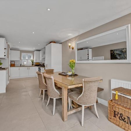 Stylish 3 Bedroom Townhouse For 5 Guests, Set In The Medieval Grid With Off Street Parking Bury St. Edmunds Luaran gambar