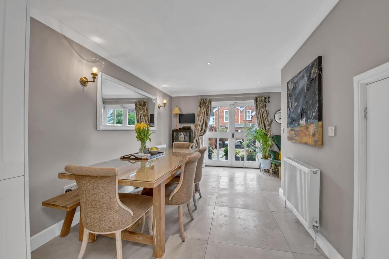 Stylish 3 Bedroom Townhouse For 5 Guests, Set In The Medieval Grid With Off Street Parking Bury St. Edmunds Luaran gambar