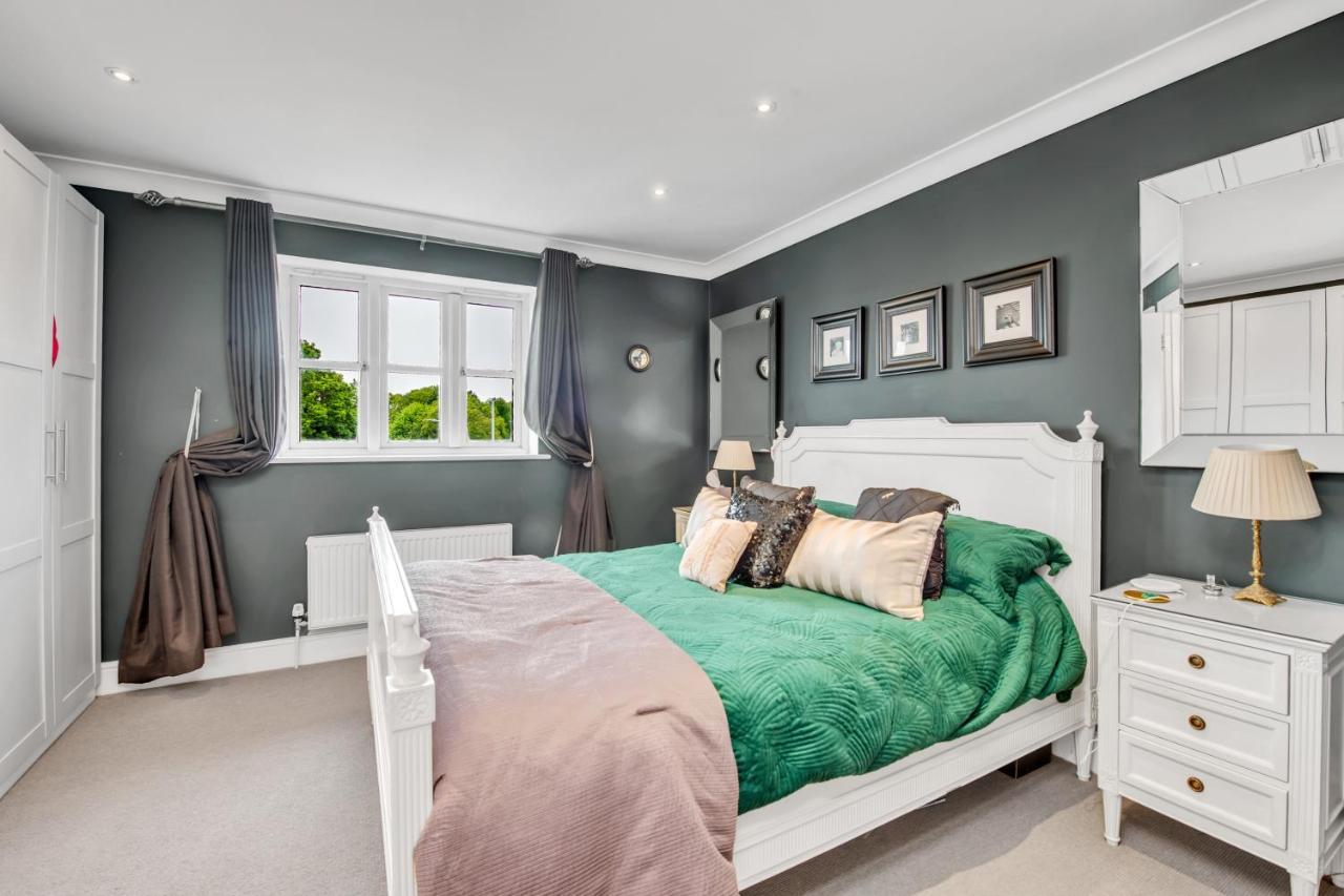 Stylish 3 Bedroom Townhouse For 5 Guests, Set In The Medieval Grid With Off Street Parking Bury St. Edmunds Luaran gambar