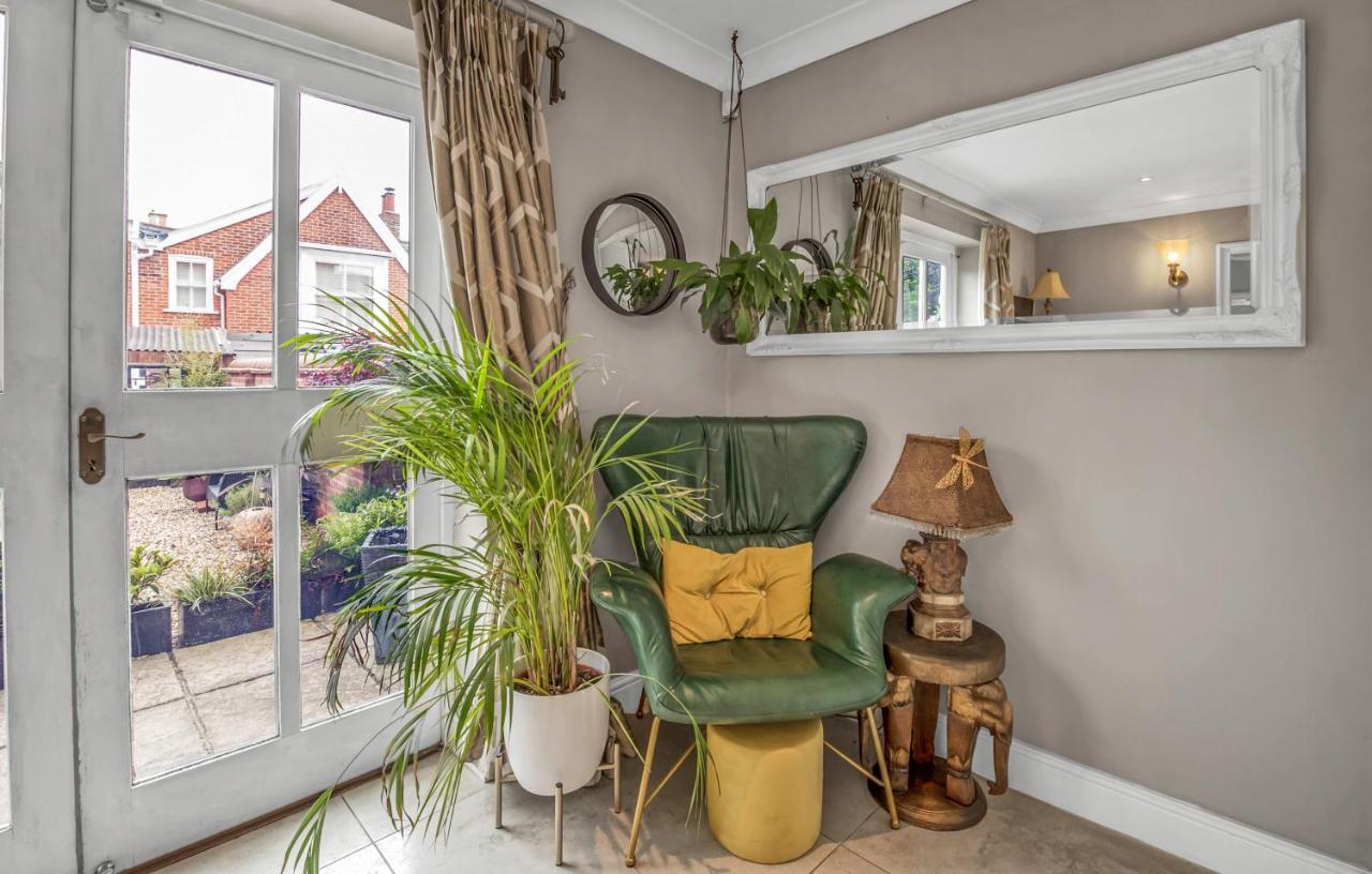 Stylish 3 Bedroom Townhouse For 5 Guests, Set In The Medieval Grid With Off Street Parking Bury St. Edmunds Luaran gambar