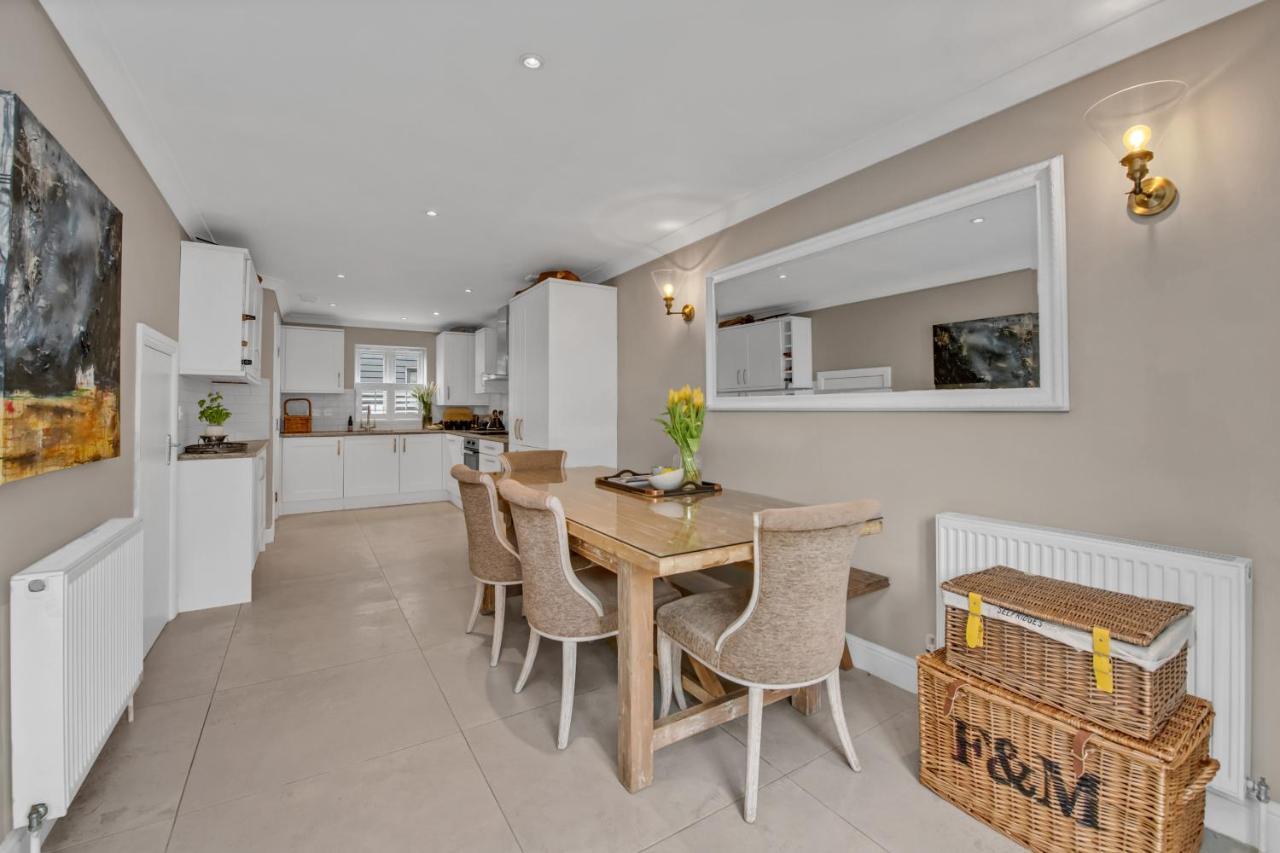 Stylish 3 Bedroom Townhouse For 5 Guests, Set In The Medieval Grid With Off Street Parking Bury St. Edmunds Luaran gambar