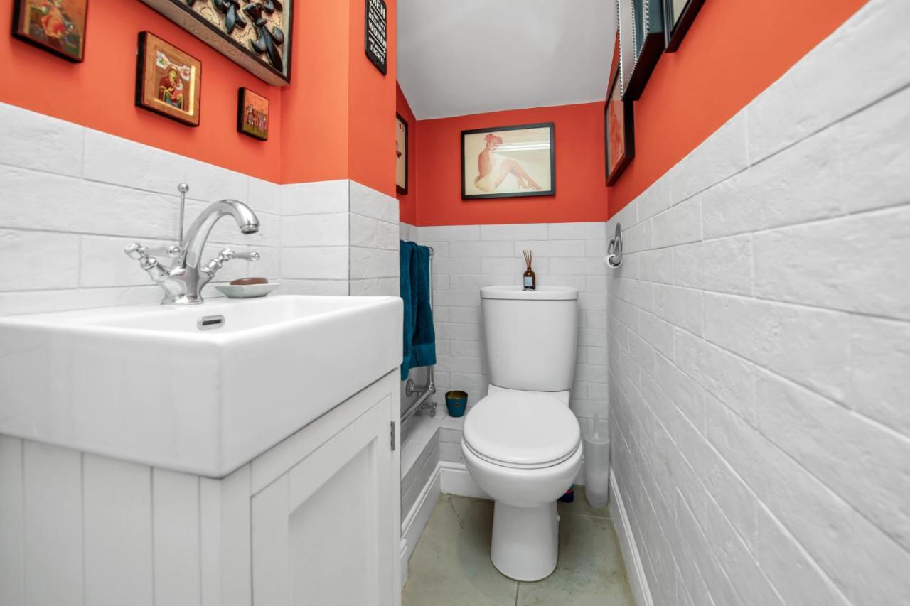 Stylish 3 Bedroom Townhouse For 5 Guests, Set In The Medieval Grid With Off Street Parking Bury St. Edmunds Luaran gambar