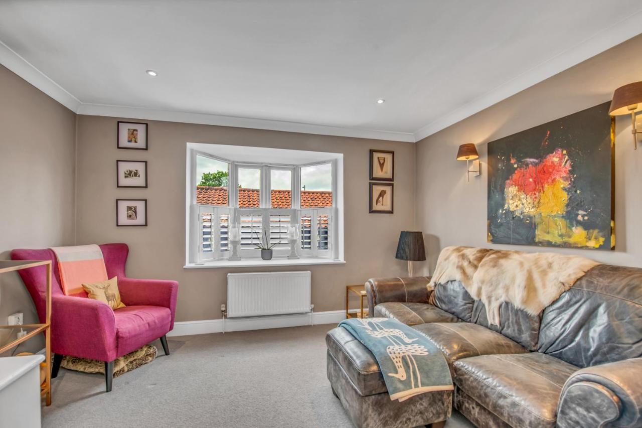 Stylish 3 Bedroom Townhouse For 5 Guests, Set In The Medieval Grid With Off Street Parking Bury St. Edmunds Luaran gambar