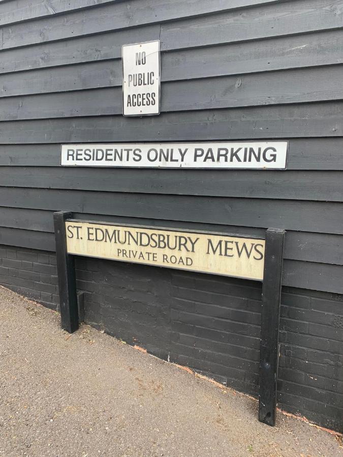 Stylish 3 Bedroom Townhouse For 5 Guests, Set In The Medieval Grid With Off Street Parking Bury St. Edmunds Luaran gambar