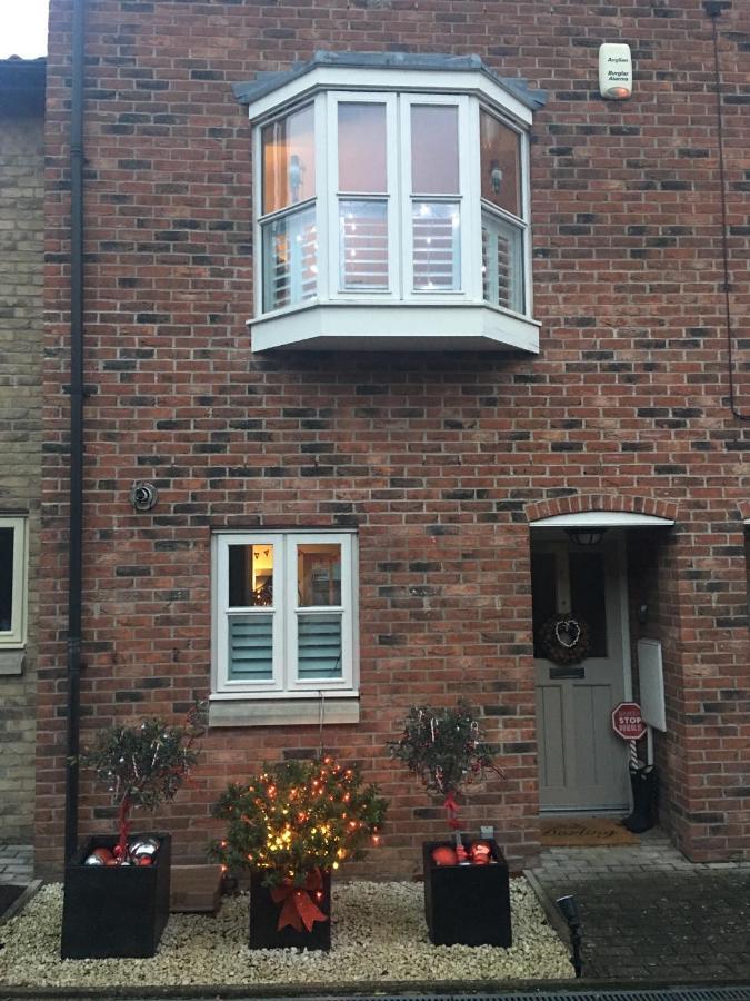Stylish 3 Bedroom Townhouse For 5 Guests, Set In The Medieval Grid With Off Street Parking Bury St. Edmunds Luaran gambar