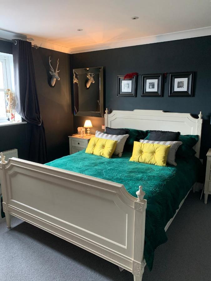 Stylish 3 Bedroom Townhouse For 5 Guests, Set In The Medieval Grid With Off Street Parking Bury St. Edmunds Luaran gambar