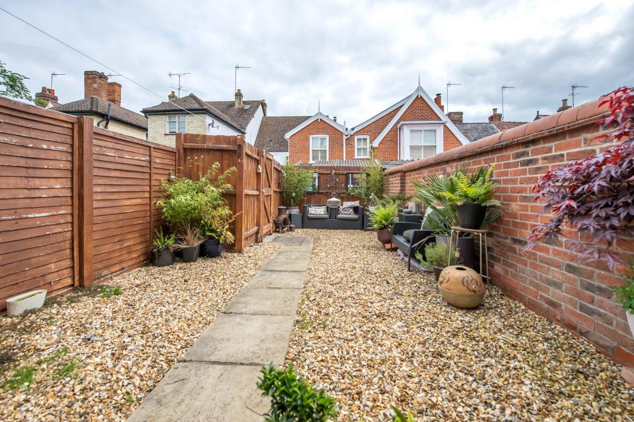 Stylish 3 Bedroom Townhouse For 5 Guests, Set In The Medieval Grid With Off Street Parking Bury St. Edmunds Luaran gambar