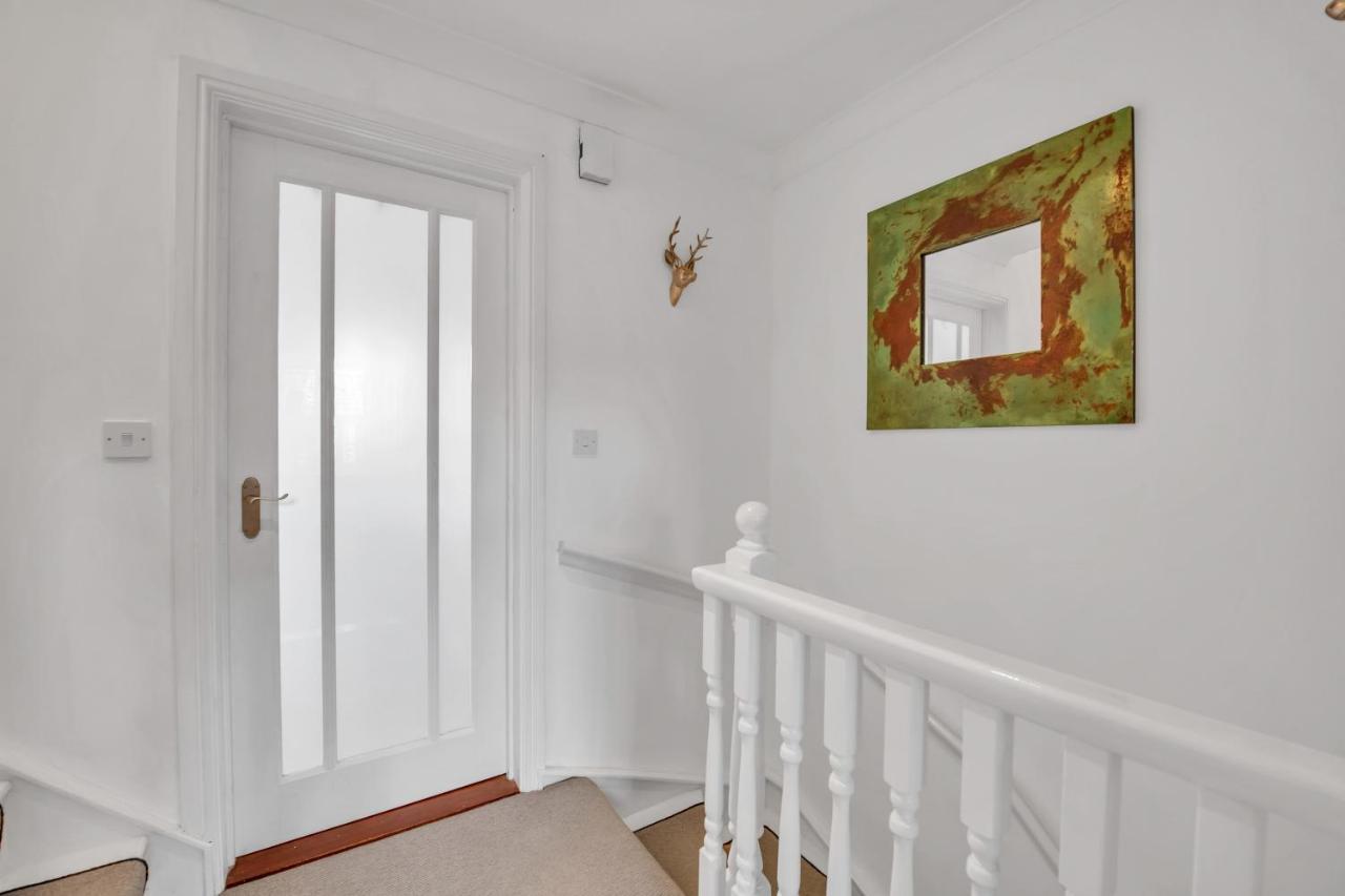 Stylish 3 Bedroom Townhouse For 5 Guests, Set In The Medieval Grid With Off Street Parking Bury St. Edmunds Luaran gambar