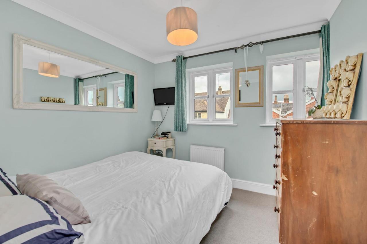 Stylish 3 Bedroom Townhouse For 5 Guests, Set In The Medieval Grid With Off Street Parking Bury St. Edmunds Luaran gambar