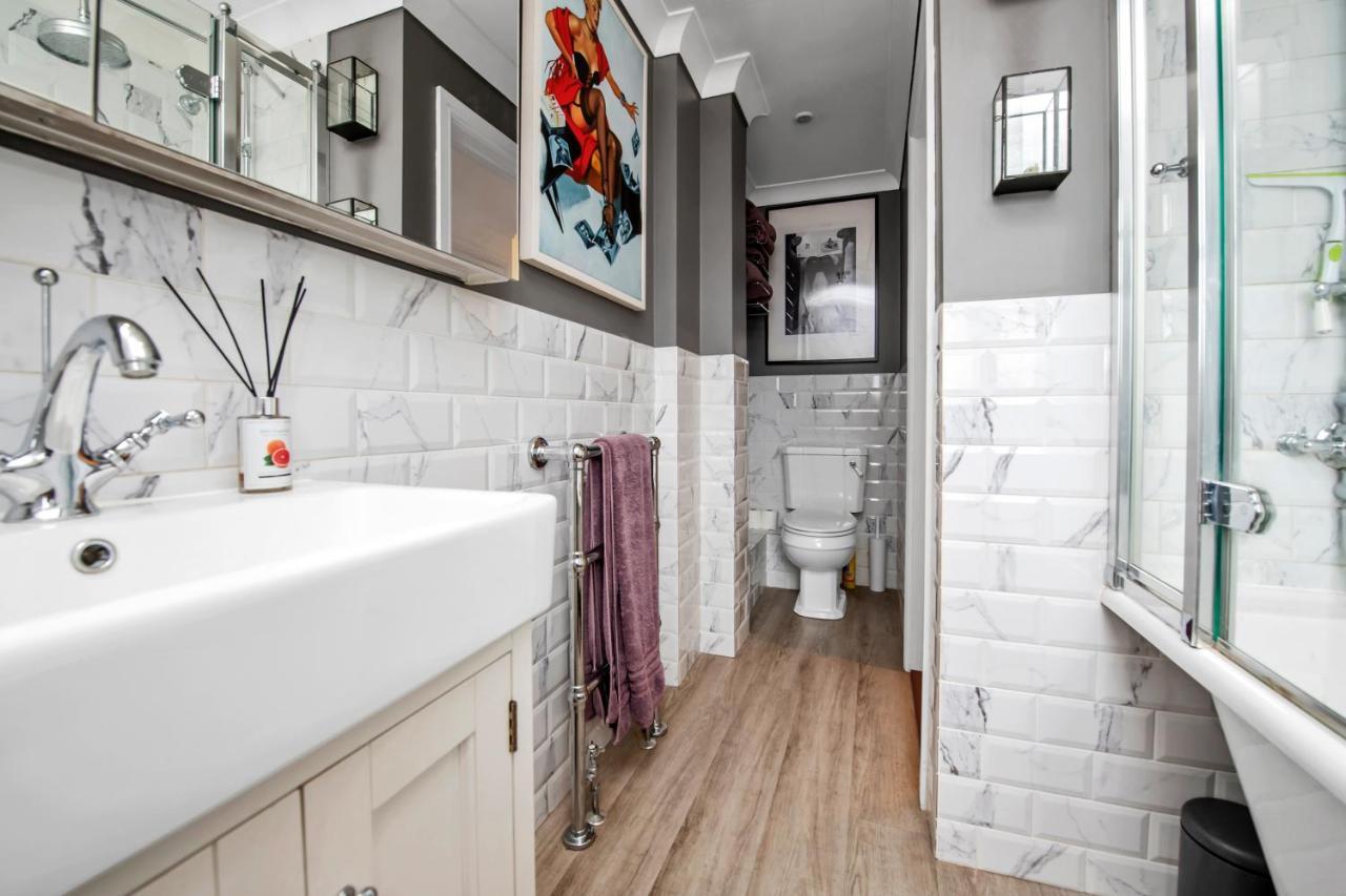 Stylish 3 Bedroom Townhouse For 5 Guests, Set In The Medieval Grid With Off Street Parking Bury St. Edmunds Luaran gambar