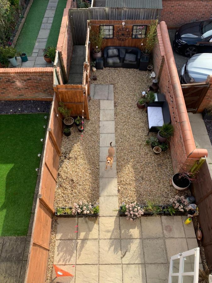Stylish 3 Bedroom Townhouse For 5 Guests, Set In The Medieval Grid With Off Street Parking Bury St. Edmunds Luaran gambar